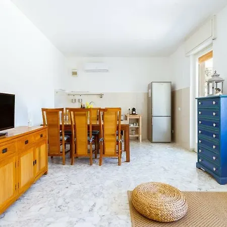 S25-18 - - Attico Family Friendly Con Grande Terrazza Lägenhet